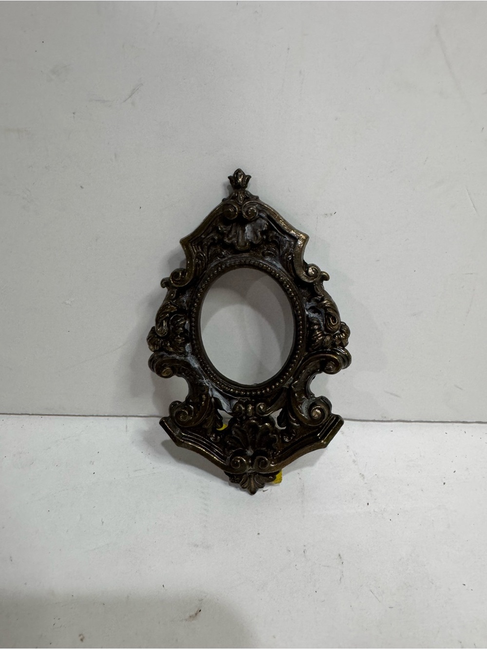 Ornate Vintage Oval Mini Frame